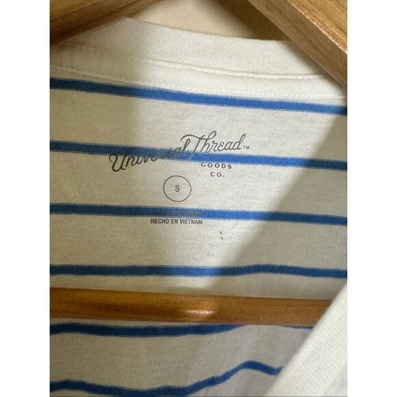Universal Thread White and Blue Stripe Crop T-shirt Size Small New - Picture 3 of 4
